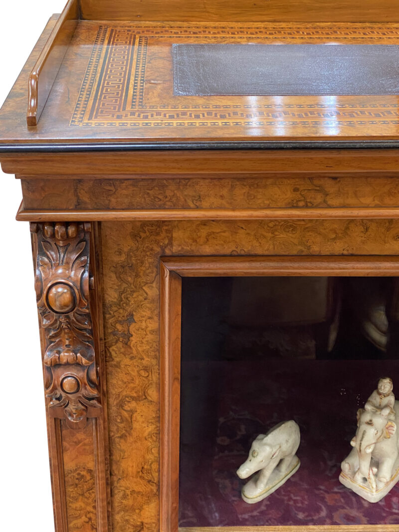 7587 19th century English burr walnut single door display cabinet 2 scaled 1