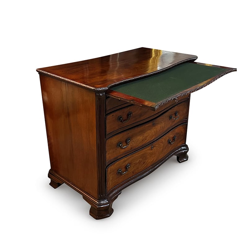 Georgian mahogany 4 drawer Serpentine chest