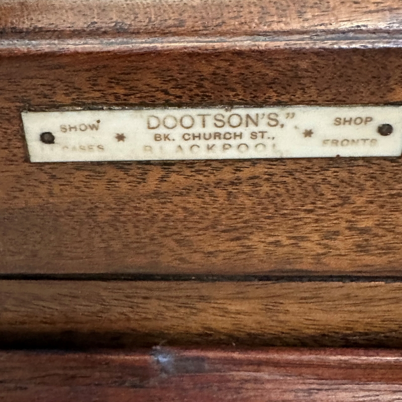 display cabinet maker