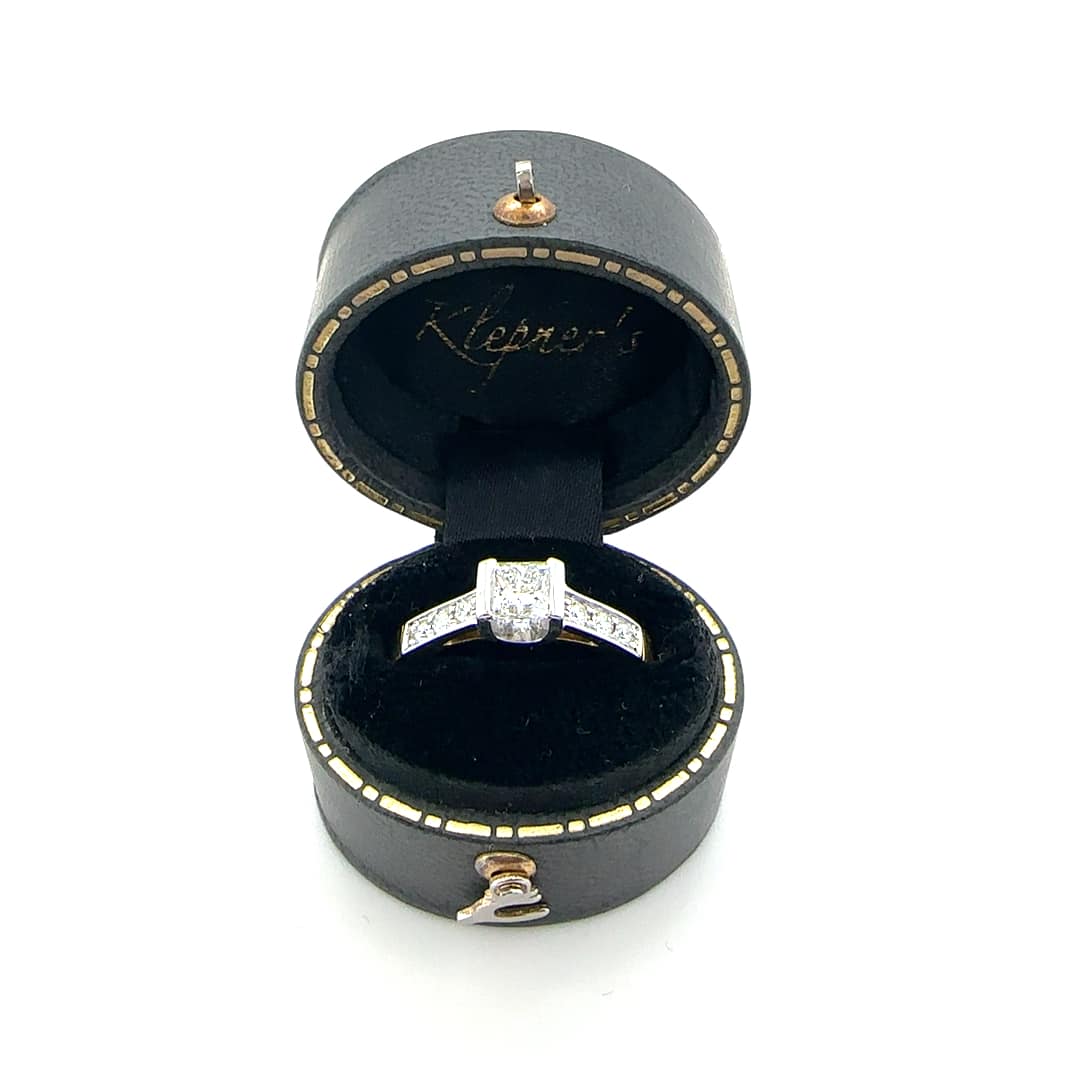 18ct gold princess cut diamond ring_1