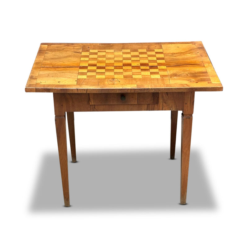 Late 18th century walnut chess table with drawer c.1780