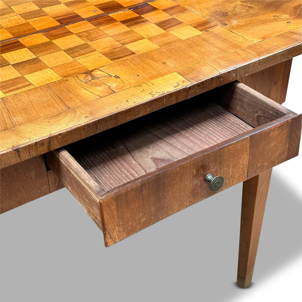 Late 18th century walnut chess table with drawer c.1780