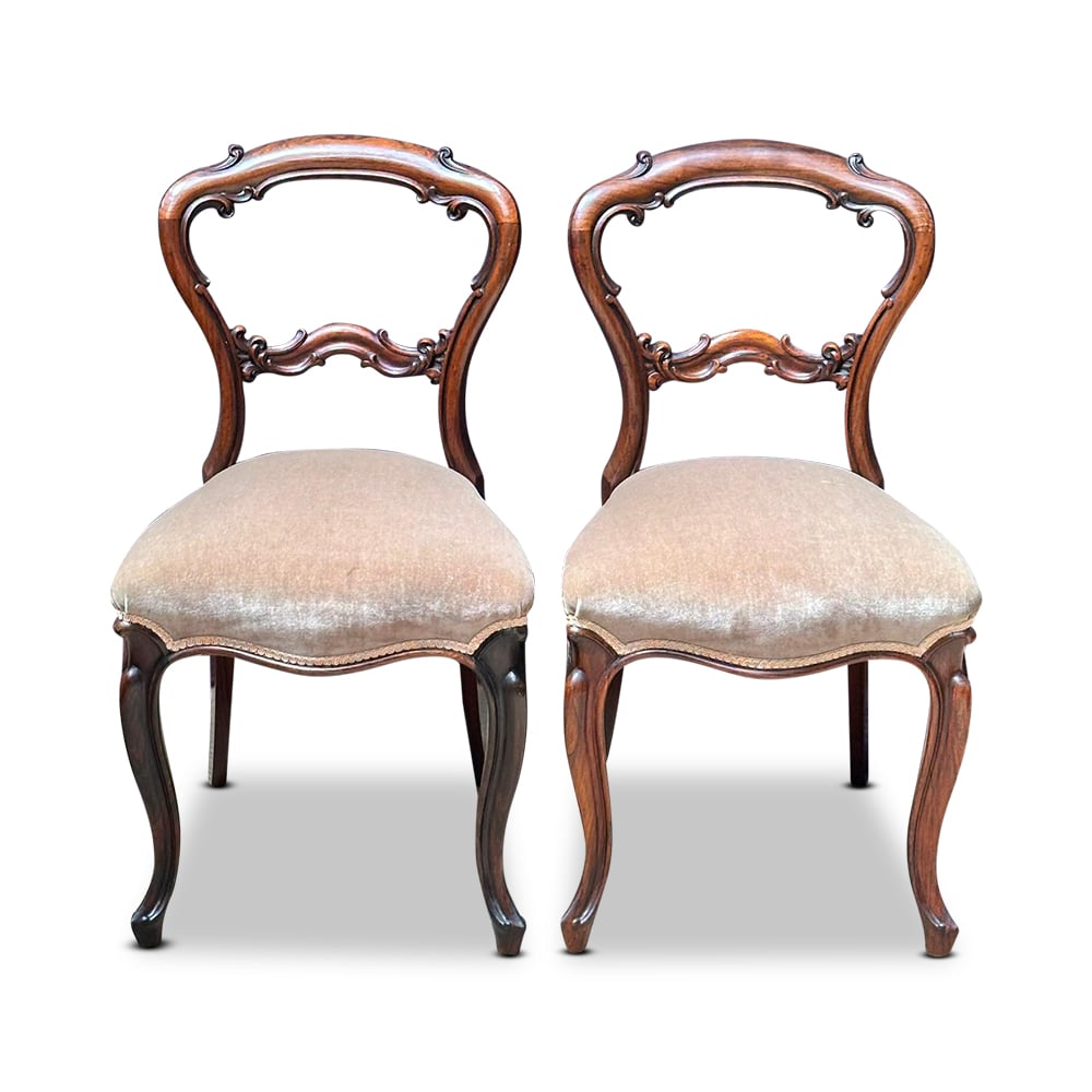 Quality pair of rosewood chairs with cabriole legs c.1860
