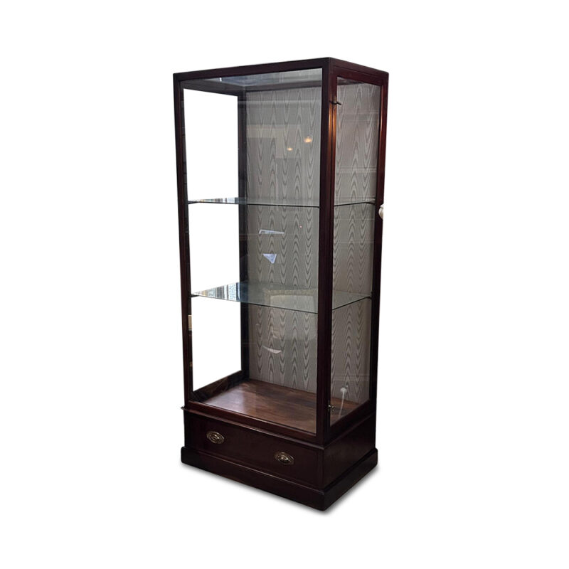 Late 19th century English mahogany display cabinet with 2 shelves and full width drawer