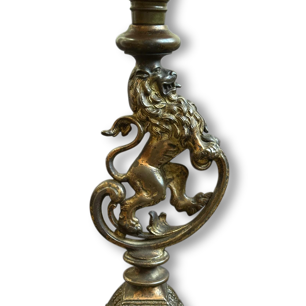 Late 19th century double burner pink banquet lamp with original frosted shade c.1890