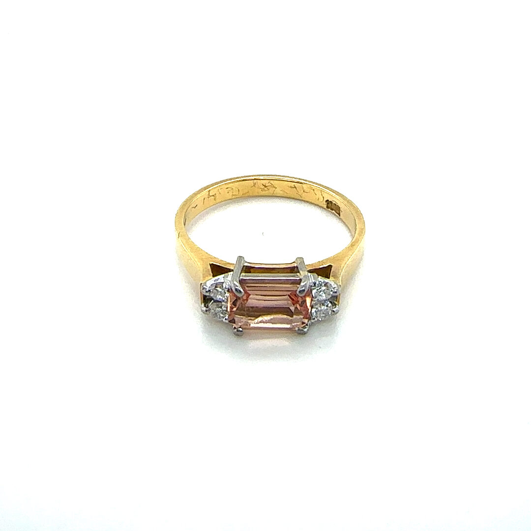 18ct yellow gold and topaz ring with 4 diamonds