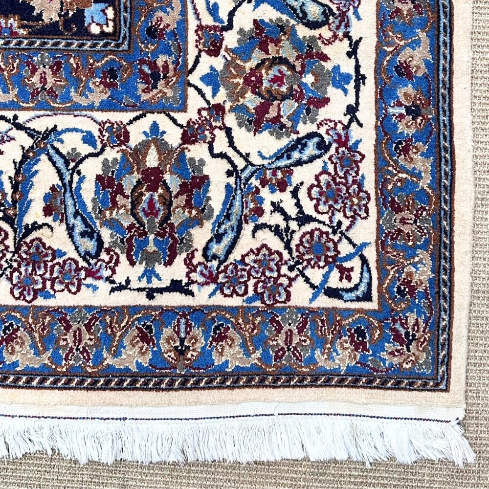 Nain Persian carpet 210 x 318cm