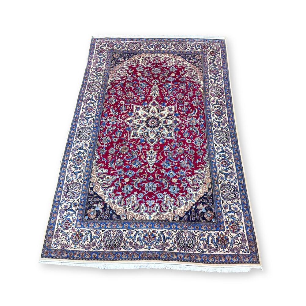Nain Persian carpet 210 x 318cm