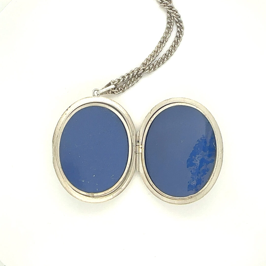 Sterling silver locket Birmingham 1900 on sterling silver chain 68cm
