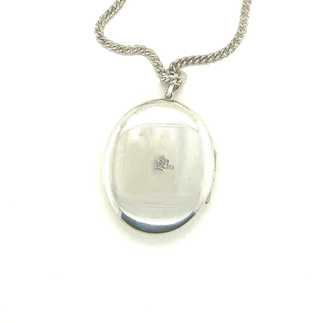 Sterling silver locket Birmingham 1900 on sterling silver chain 68cm