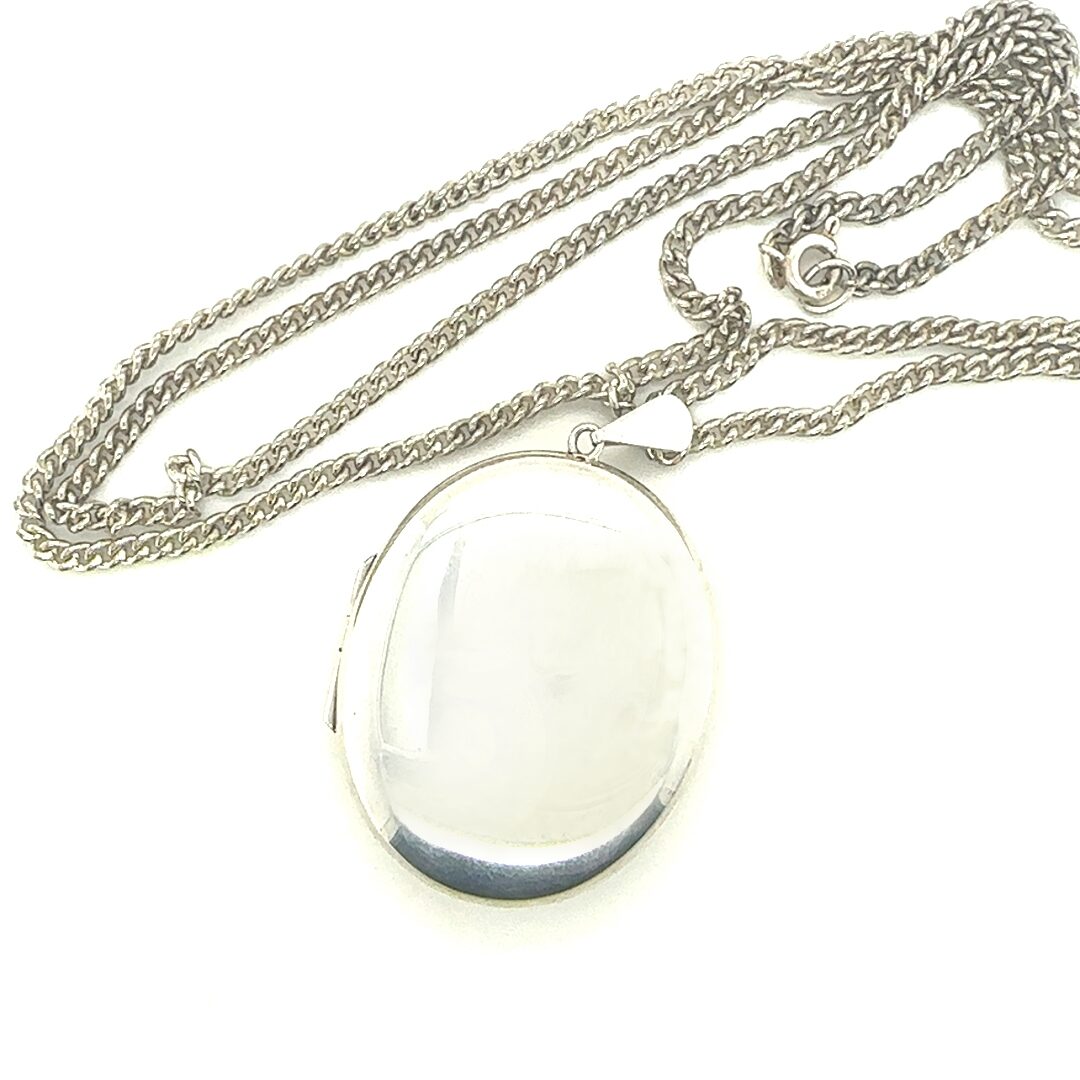 Sterling silver locket Birmingham 1900 on sterling silver chain 68cm