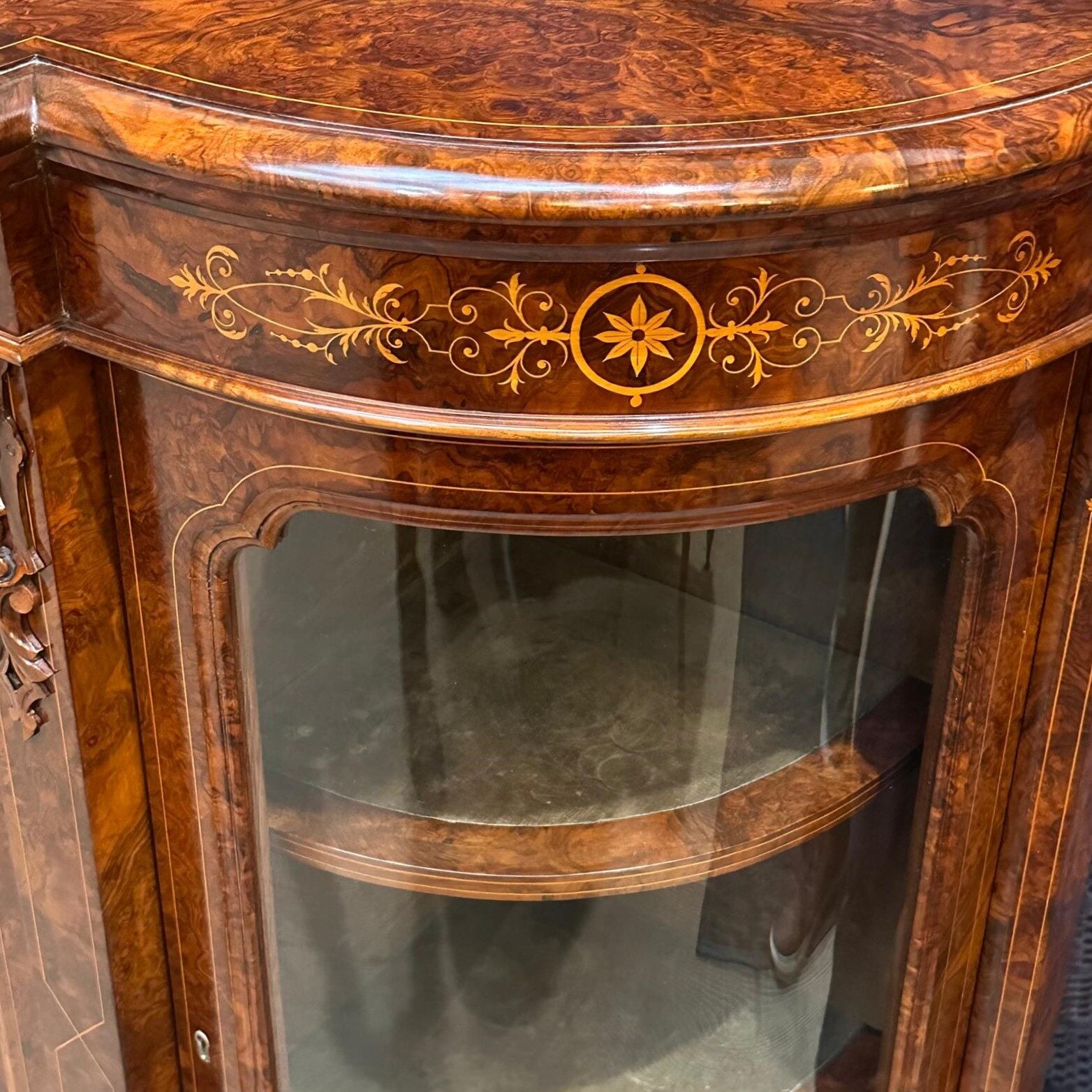 Superb English burr walnut 3 door breakfront credenza with fine marquetry inlays c.1870