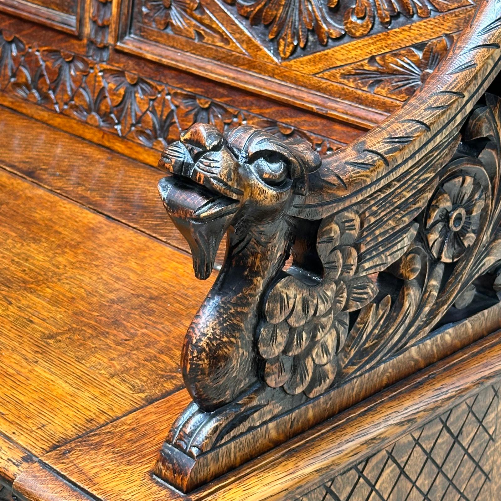 19th century beautifully carved oak settle with lift up storage c.1880